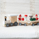 Train en bois avec passagers des fêtes