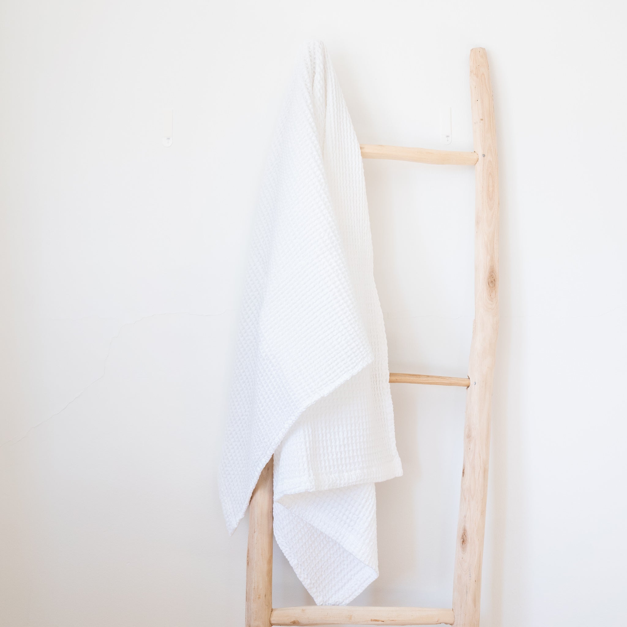 white 100% cotton waffle bath towel